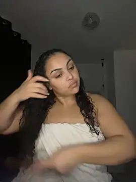 Snapshot of CaramelCarmenxox chatting on December 4, 2025, 10:18 pm CaramelCarmenxox online show from December 4, 2025, 10:18 pm