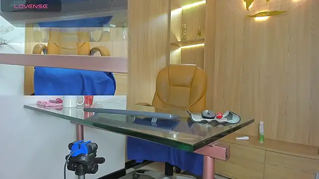 laliItaclark online show from November 15, 2025, 11:51 am