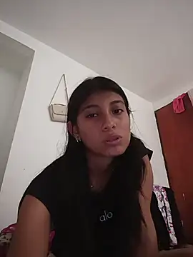 Snapshot of YeseniaRodriguez3 chatting on November 22, 2025, 3:55 pm YeseniaRodriguez3 online show from November 22, 2025, 3:55 pm