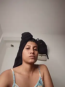 Snapshot of YeseniaRodriguez3 chatting on January 6, 2026, 11:51 pm YeseniaRodriguez3 online show from January 6, 2026, 11:51 pm