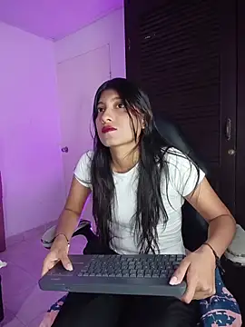 YeseniaRodriguez3 online show from April 20, 2026, 12:41 pm