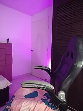 YeseniaRodriguez3 online show from April 22, 2026, 12:39 pm