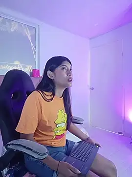 Snapshot of YeseniaRodriguez3 chatting on April 28, 2026, 5:51 pm YeseniaRodriguez3 online show from April 28, 2026, 5:51 pm