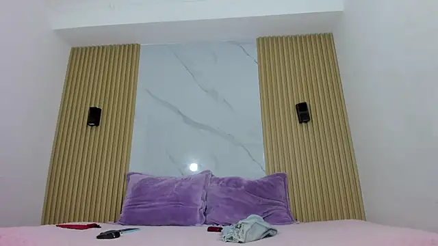  EMMYROSE online show from November 5, 2025, 11:27 pm