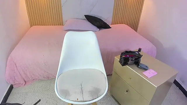  EMMYROSE online show from November 15, 2025, 8:05 pm