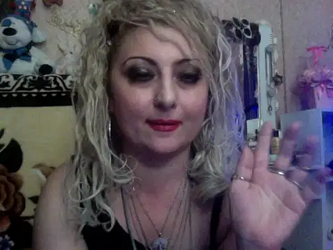 xHot Amazonq online show from November 16, 2025, 4:56 pm