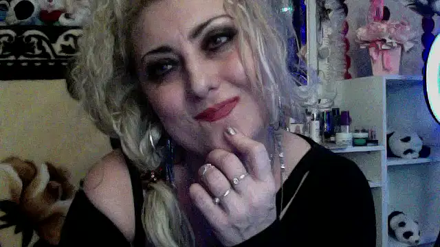 xHot Amazonq online show from January 15, 2026, 7:28 pm