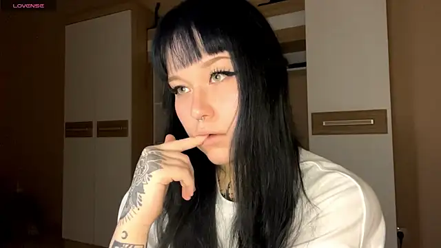 LaurenOveson online show from October 27, 2025, 7:34 am