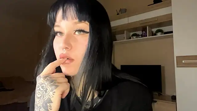 LaurenOveson online show from October 29, 2025, 10:28 am