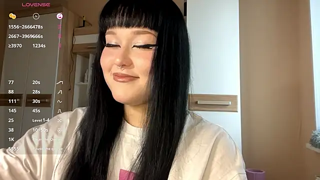 LaurenOveson online show from November 2, 2025, 9:55 am