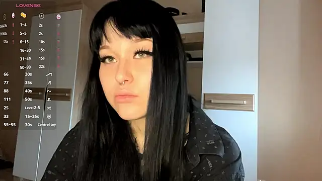 LaurenOveson online show from November 7, 2025, 10:26 am