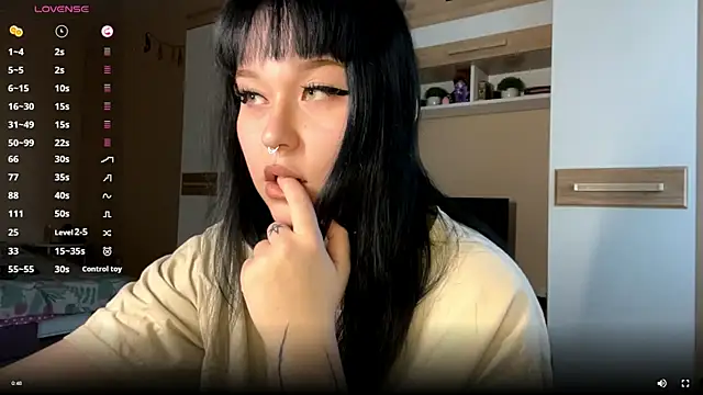 LaurenOveson online show from November 19, 2025, 10:26 am