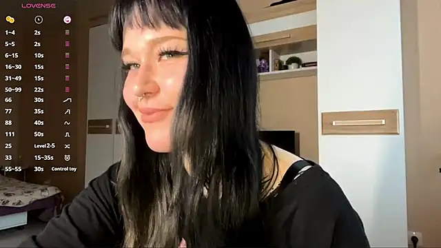 LaurenOveson online show from November 26, 2025, 11:11 am