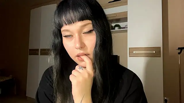 LaurenOveson online show from November 29, 2025, 5:27 pm