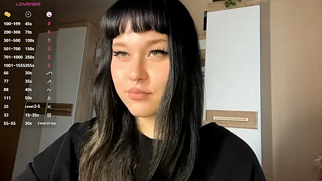 LaurenOveson online show from December 1, 2025, 11:15 am