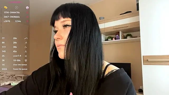 LaurenOveson online show from December 4, 2025, 8:12 am