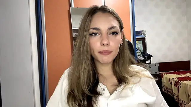 IlanaLafferty online show from November 18, 2025, 8:13 pm