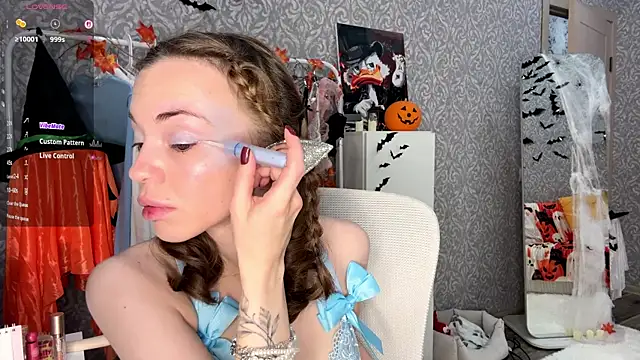 MiraVandee online show from October 31, 2025, 4:13 am