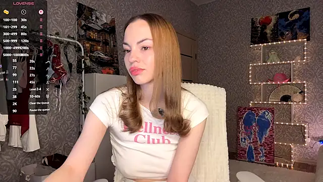 MiraVandee online show from November 22, 2025, 5:39 am