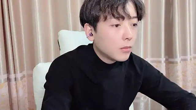 xiaoxiao1025 online show from October 26, 2025, 12:44 pm