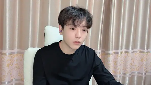 xiaoxiao1025 online show from October 28, 2025, 11:58 am