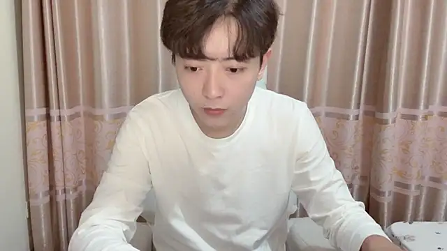 xiaoxiao1025 online show from November 2, 2025, 12:29 pm