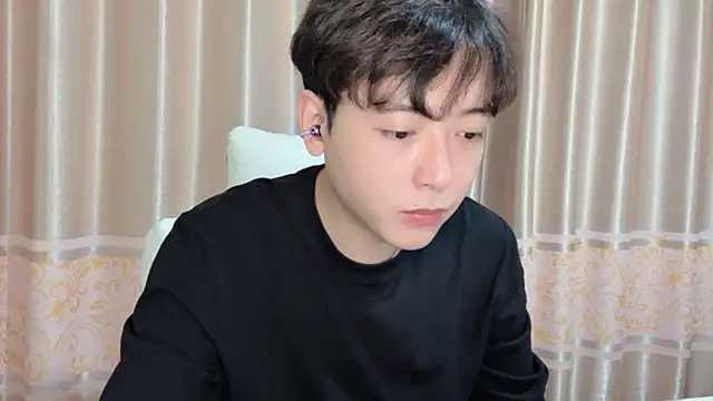 xiaoxiao1025 online show from November 4, 2025, 1:21 pm