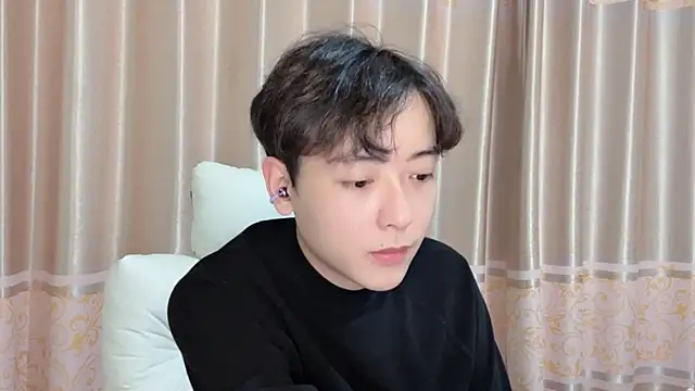 xiaoxiao1025 online show from November 5, 2025, 12:38 pm