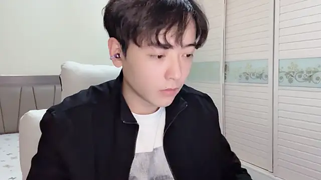 xiaoxiao1025 online show from November 14, 2025, 1:21 pm