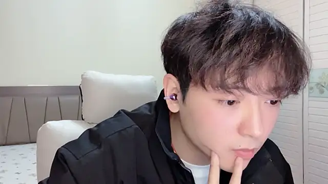 xiaoxiao1025 online show from November 18, 2025, 11:36 am