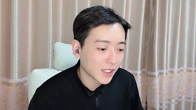 xiaoxiao1025 online show from November 30, 2025, 2:21 pm