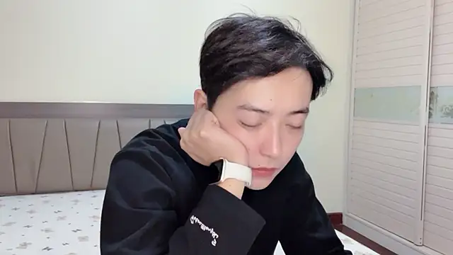 xiaoxiao1025 online show from December 1, 2025, 1:49 pm