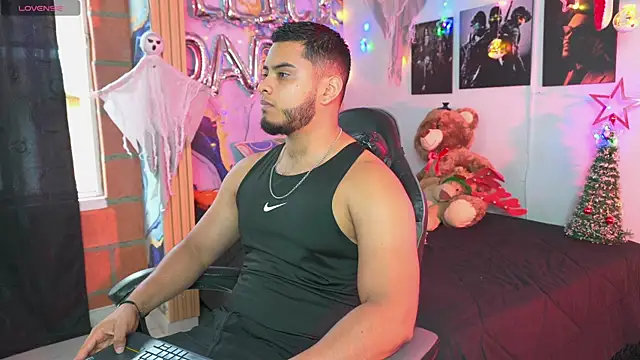 Tiler wolker online show from December 14, 2025, 8:24 pm