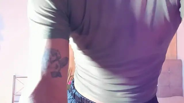 nahomi28  online show from November 3, 2025, 4:52 pm