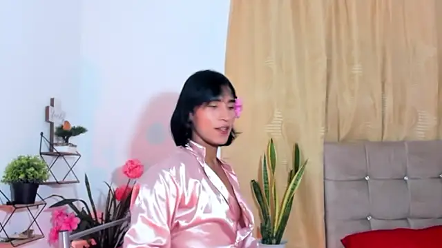 nahomi28  online show from November 5, 2025, 5:35 pm