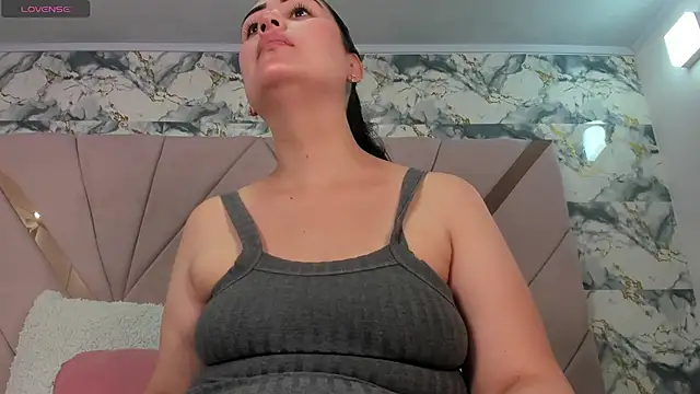 naomy sexy  online show from March 29, 2026, 9:15 pm