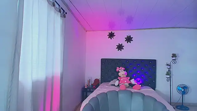 GiannaRoberts online show from November 10, 2025, 12:15 pm