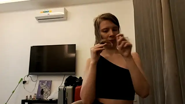 MargaretFairy online show from November 12, 2025, 5:57 pm