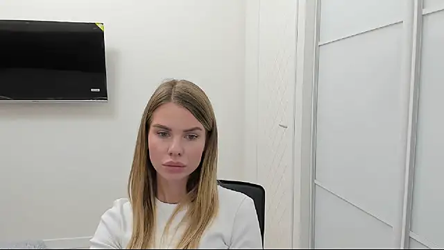 LinaBey online show from October 26, 2025, 4:13 pm