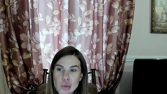 LinaBey online show from February 19, 2026, 12:34 pm