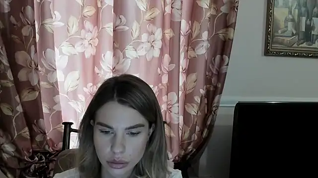 LinaBey online show from March 3, 2026, 10:10 am