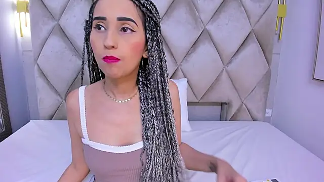 violett rabbit  online show from December 19, 2025, 8:27 pm