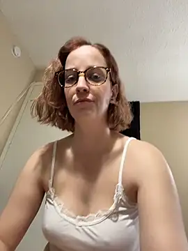 CreamedKitten online show from November 21, 2025, 4:05 pm