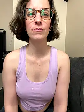 Snapshot of CreamedKitten chatting on December 21, 2025, 4:36 pm CreamedKitten online show from December 21, 2025, 4:36 pm