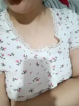 Emily  love online show from December 4, 2025, 3:32 pm