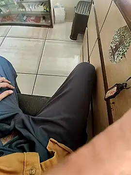 tomdear online show from November 17, 2025, 9:26 am