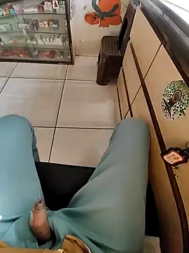 tomdear online show from November 19, 2025, 3:39 am