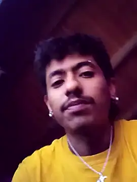 SkinniYamo online show from April 18, 2026, 5:22 am