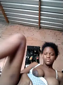 Blondecurv24 online show from November 17, 2025, 1:28 pm