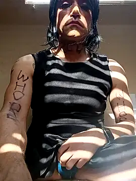 ArtesianSunset53 online show from November 3, 2025, 7:04 pm